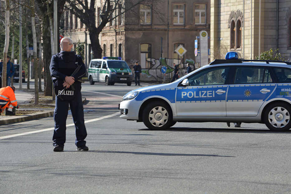 Die Straßen rund um das Gebäude wurden abgesperrt.