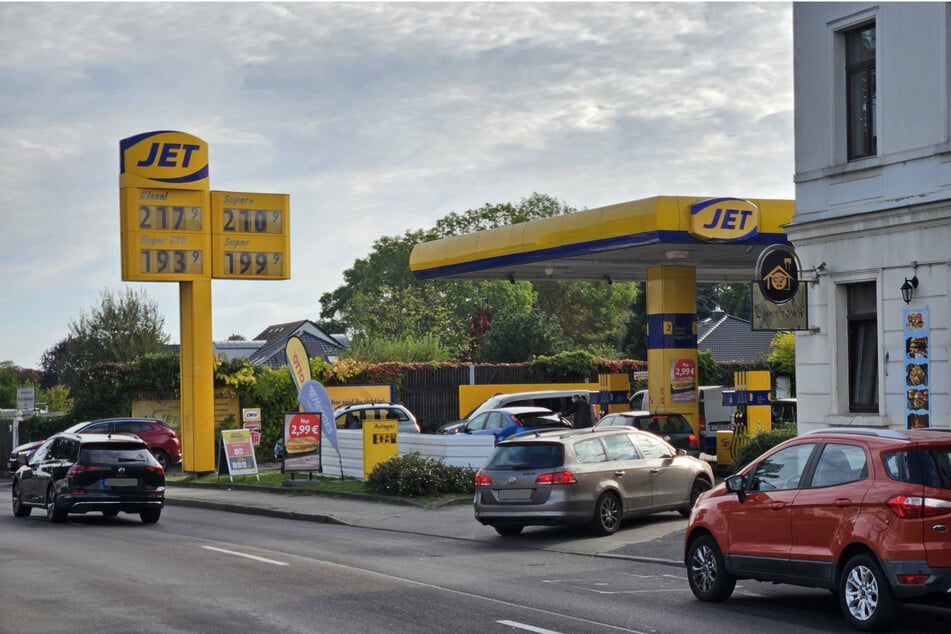 E10 für 1,93 Euro in Leipzig. Auch mit Einführung des Tankrabatts gilt vorerst: Vor 12 Uhr tanken ist besser.