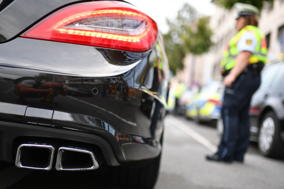 Seit einigen Jahren beschäftigen Autoposer die Polizei in Hamburg. (Symbolbild)