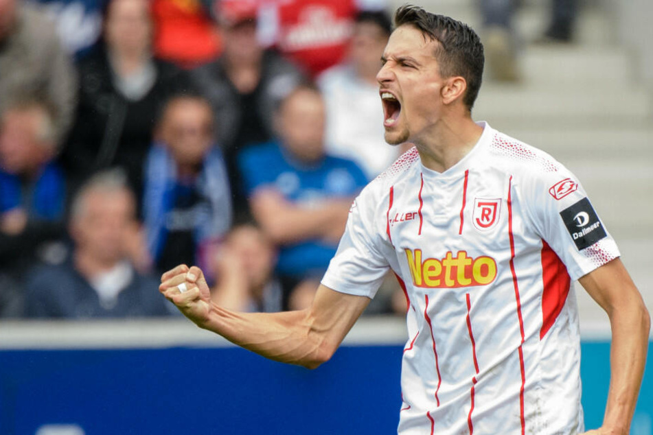 Sebastian Stolze jubelt über seinen Treffer gegen den Hamburger SV.