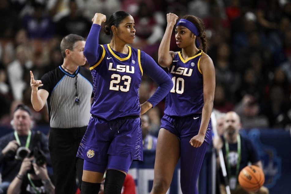 LSU basketball's win over Middle Tennessee was marred by questionable officiating March Madness by game referees, who fans believe helped the Tigers to a victory!