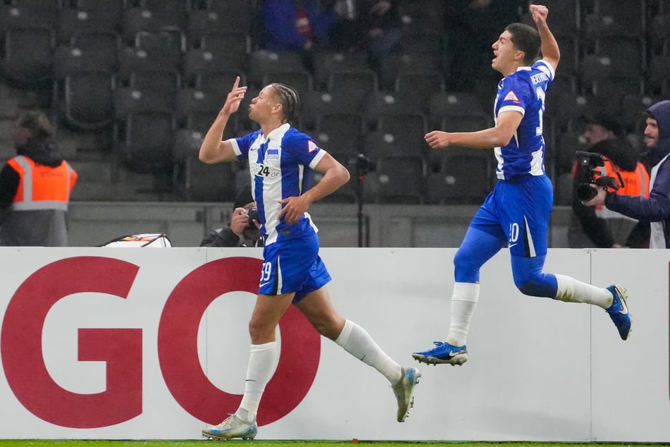 Derry Scherhant (l.) schießt sein Team zur Führung gegen den höherklassigen 1. FC Heidenheim.