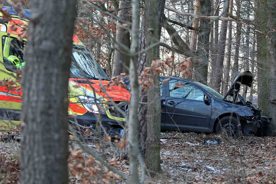 Die Fahrerin des Vw wurde bei dem Unfall schwer verletzt.