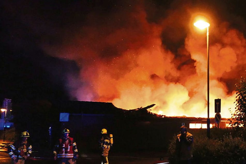 Feuerwalze richtet Millionen-Schaden in sächsischem Sonderposten-Markt an