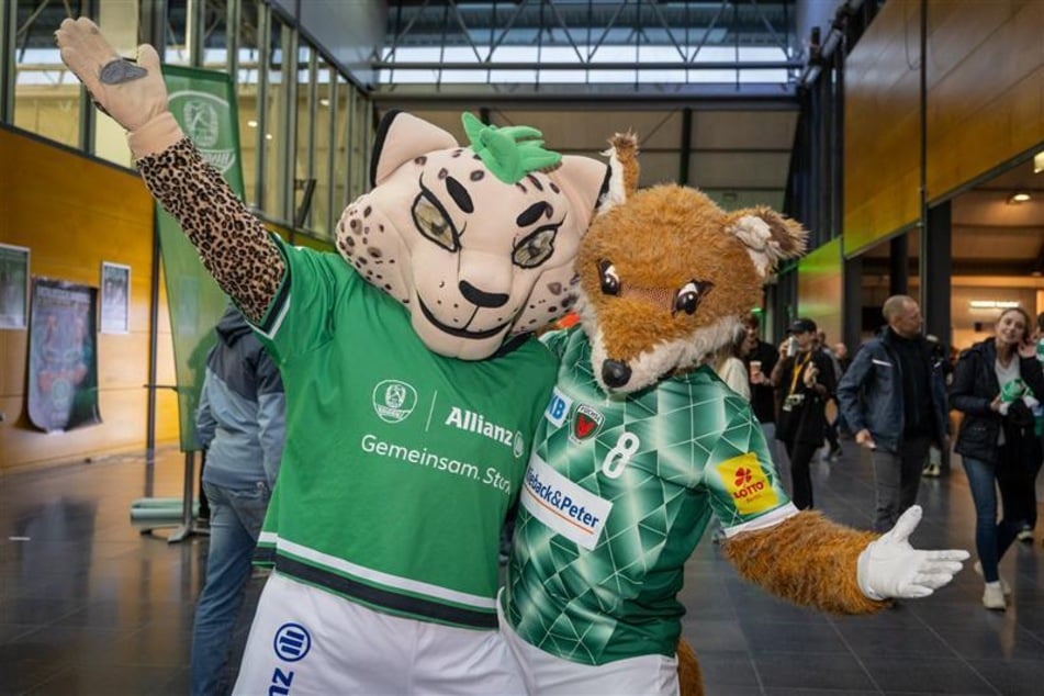 Die Maskottchen freuen sich auf viele Besucher.