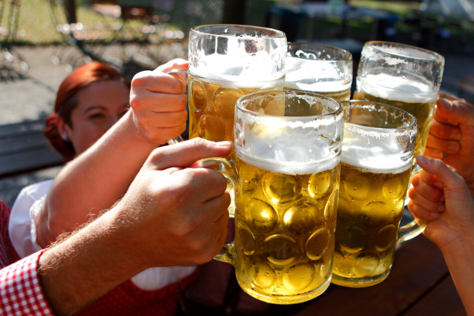 Die Biergarten-Idee soll bei der Eindämmung von Corona helfen. (Symbolbild)
