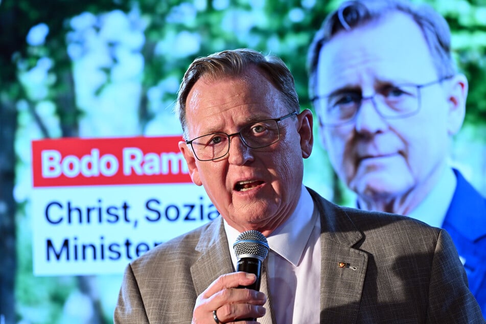 Thüringens Ministerpräsident Bodo Ramelow (68, Linke) sagte bei einer Wahlkampfveranstaltung der Linken in Erfurt, eine Preiserhöhung sei eine Frechheit, wenn nicht wenigstens nach Finanzierungsmöglichkeiten für eine Preisstabilität gesucht werde.
