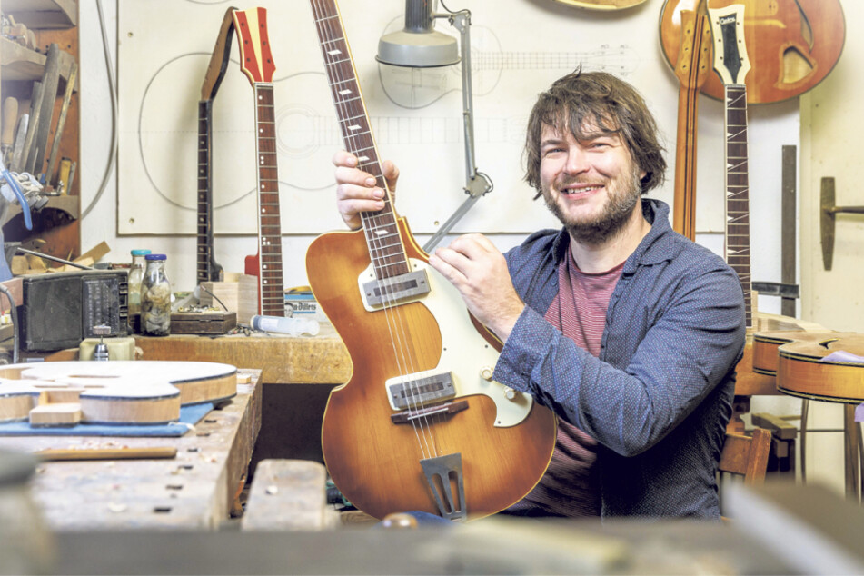 Jan Steinbrecher (37) fertigt seine eigens entworfenen E-Gitarren komplett von Hand und verkauft sie. Jetzt wagt er sich aber an ein neues Projekt.