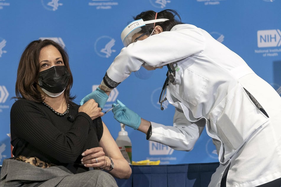 Vaccinations are successfully underway: Kamala Harris received her second dose at the end of January.