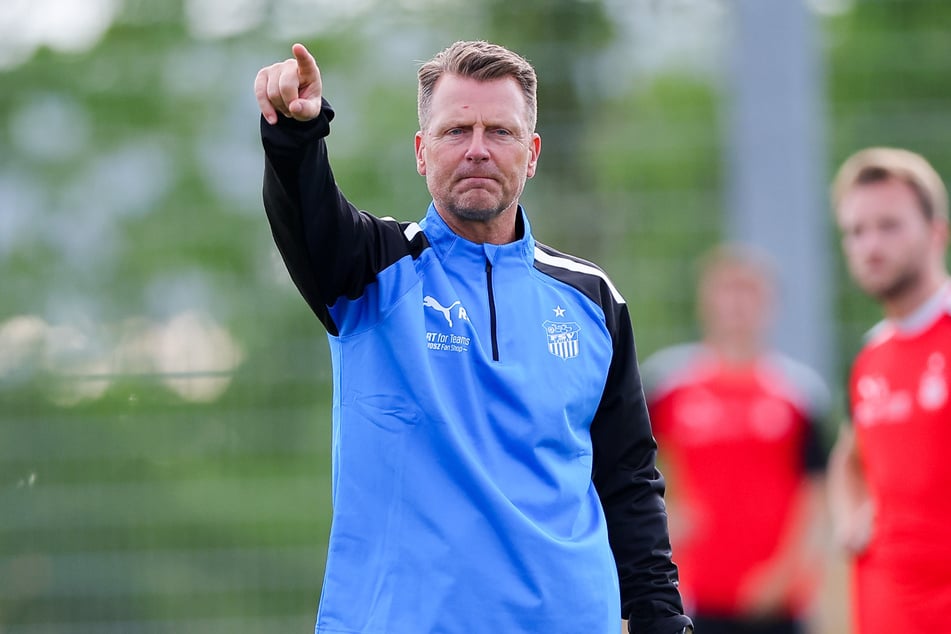 FSV-Trainer Rico Schmitt bittet seine Schützlinge am Donnerstag erstmals auf den Trainingsplatz.