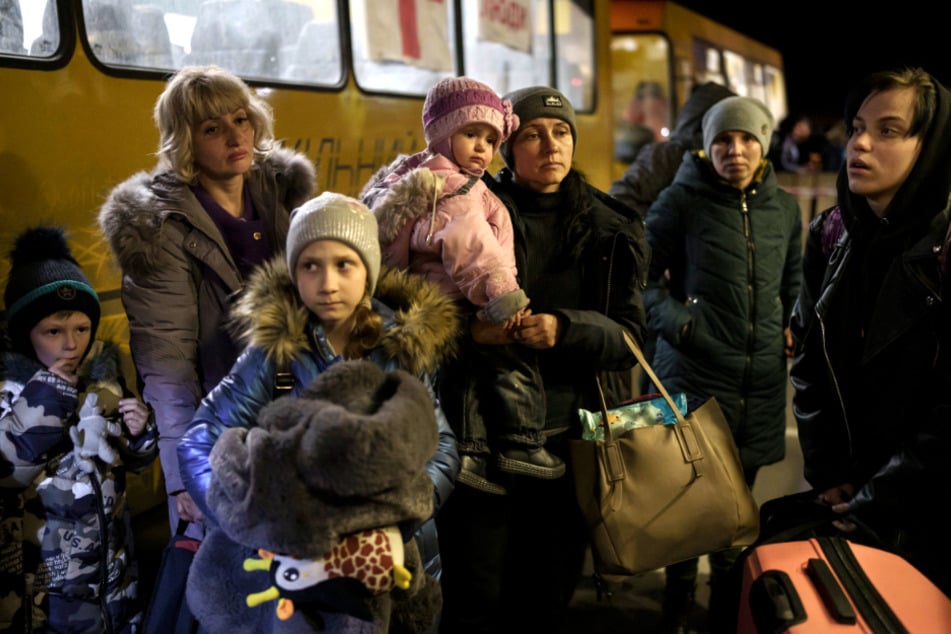 Die Ukraine hat nach eigenen Angaben einen Fluchtkorridor für Zivilisten in Mariupol ausgehandelt.