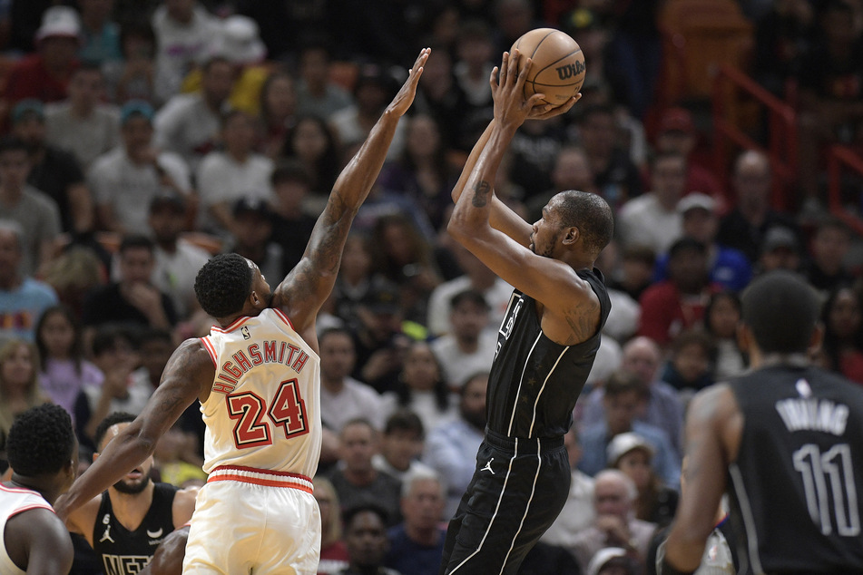 The injured Kevin Durant exited the Brooklyn Nets' game against the Miami Heat in the third quarter.