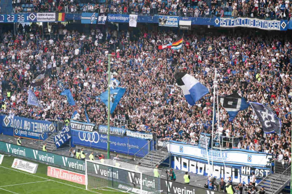 Der Musiker steht nun auf der Seite der Fans hinter dem Zaun.