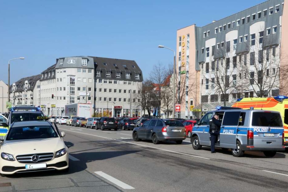 Bei dem Unfall wurden zwei Personen verletzt.