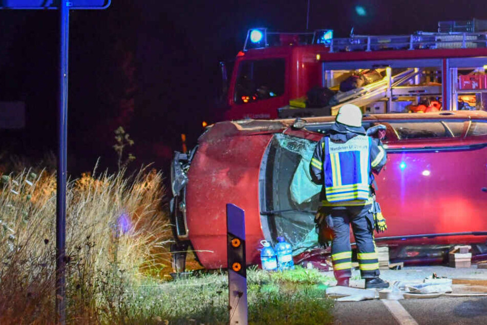 Die Frau musste aus ihrem Auto geborgen werden.