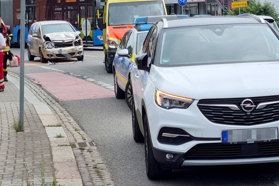 Chemnitz: Opel-Treffen mal anders: Auffahrunfall sorgt für Vollsperrung in Chemnitz