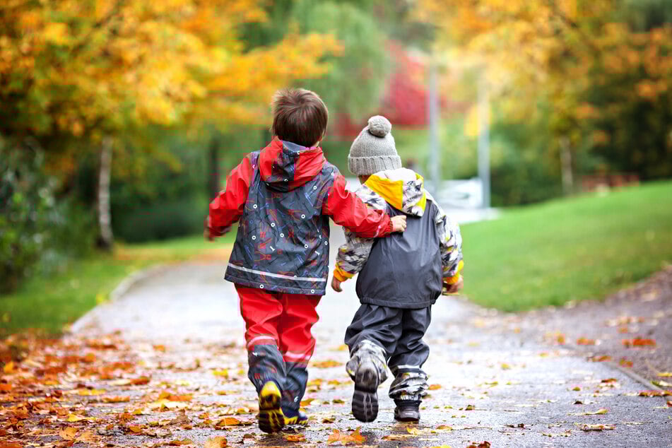 Es wird winterlich in Deutschland: Da dürfen eine dicke Jacke, Schal und Mütze nicht fehlen. (Symbolbild)