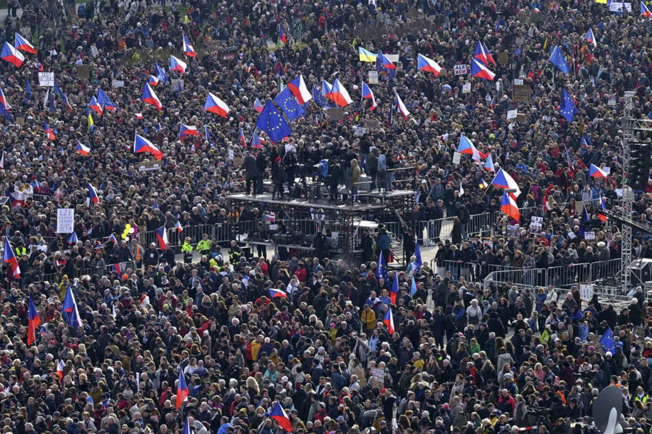 Unzählige Menschen nahmen an der tschechischen Kundgebung teil.