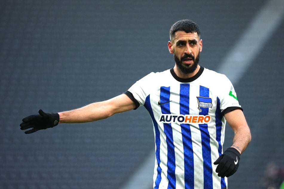 Viele Fans kennen Tolga Cigerci noch im Hertha-Trikot. Bis Sommer 2023 lief er für die Berliner auf, ehe es ihn in die Türkei zog. (Archivbild)