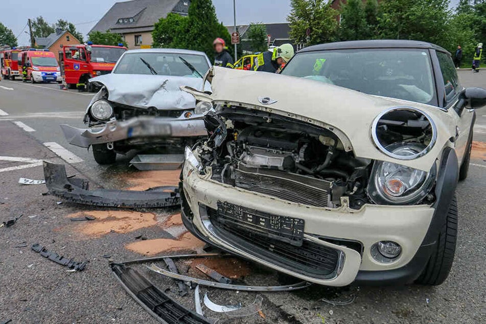 Die beiden Autos krachten an der Auffahrt zu A 72 zusammen.