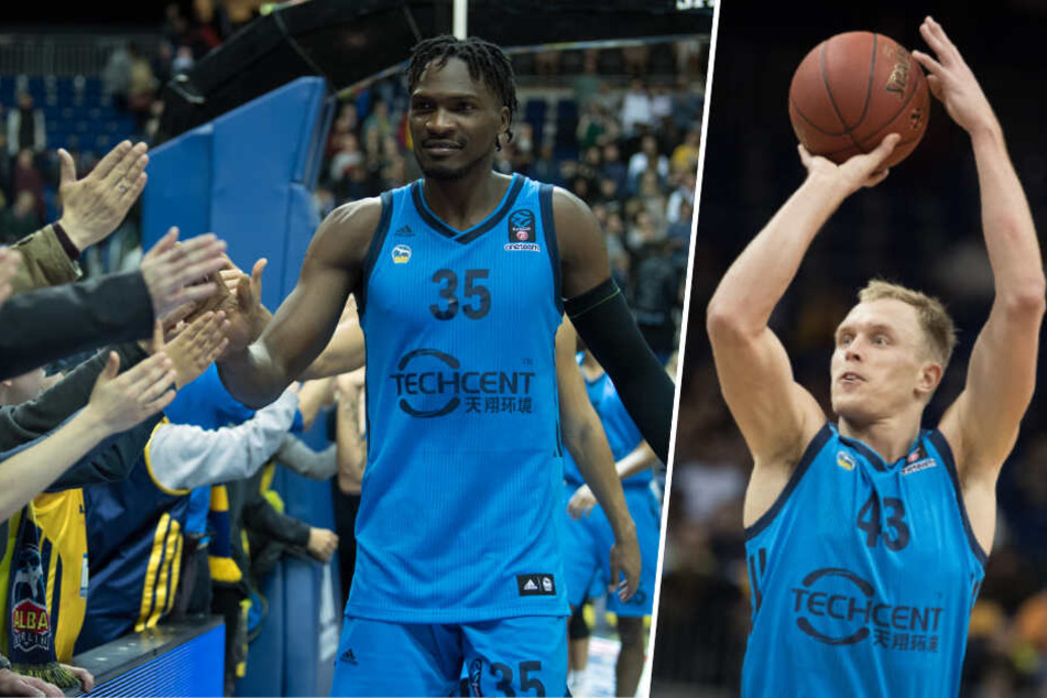 Landry Nnoko (l.) klatscht nach Spielende des ersten Spiels gegen Andorra mit den Zuschauern ab. Luke Sikma (r.) wirft den Ball Richtung Korb. (Bildmontage)