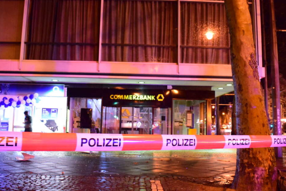 Die Polizei sperrte den Tatort ab und sicherte Spuren.