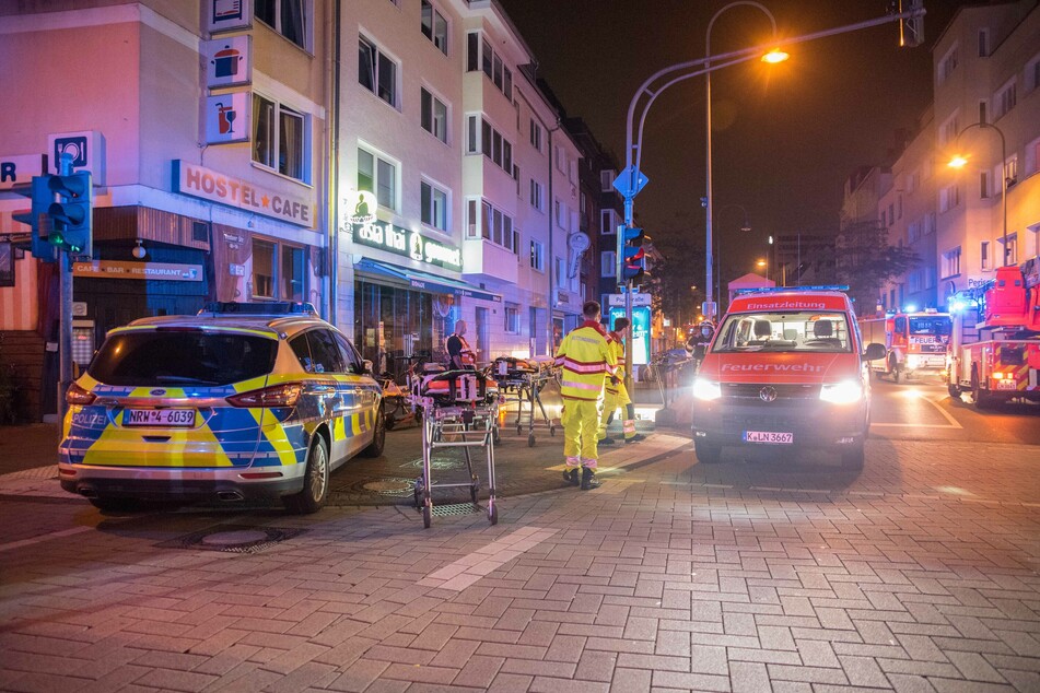 Die Feuerwehr wurde gegen 1.15 Uhr zu der Haltestelle "Piusstraße" gerufen.