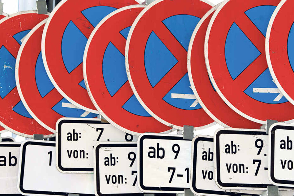 Immer wieder werden Verkehrsschilder in Sachsen demoliert, müssen repariert oder gar ganz ausgetauscht werden.