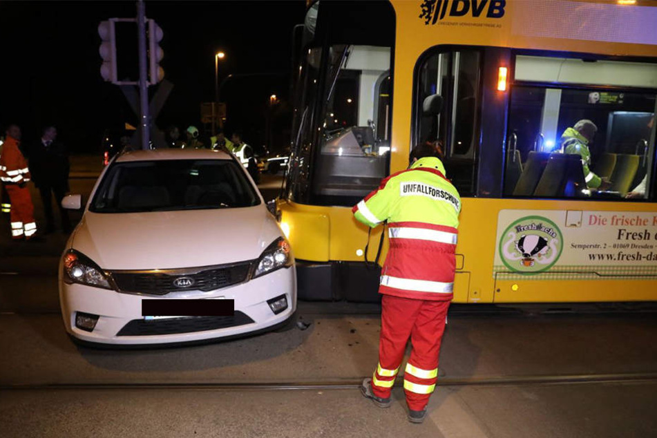 Polizei, Feuerwehr und Rettungskräfte sind vor Ort.