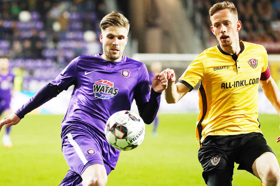 Auch beim Sachsenderby in Aue trug Jannik Müller (r., gegen Philipp Zulechner) die Dresdner Kapitänsbinde.