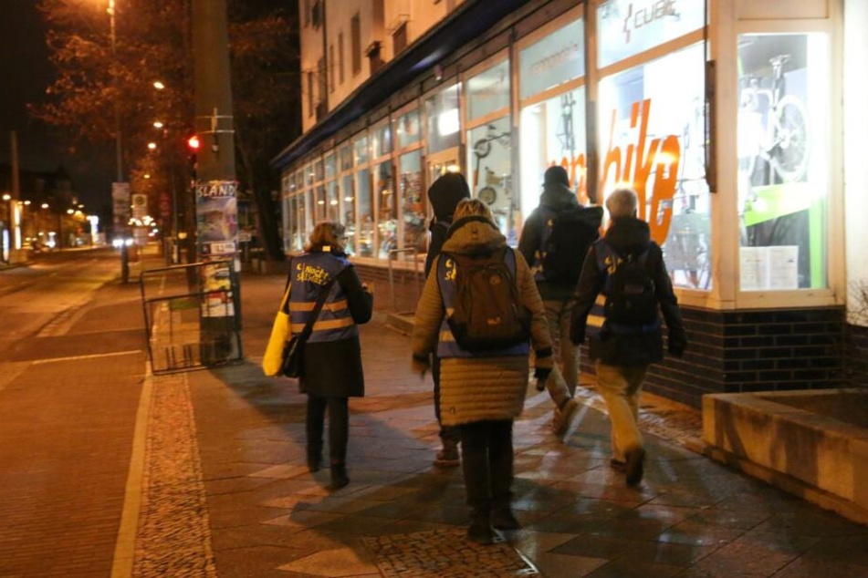 Freiwillige durchforsteten die Berliner Straßen unter dem Motto "Nacht der Solidarität"