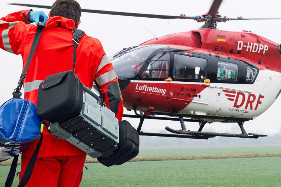 Ein Verwundeter musste per Rettungshubschrauber abtransportiert werden (Symbolbild).