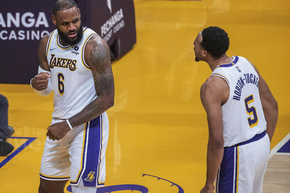 LeBron James (l.) and Talen Horton-Tucker during the Lakers' win over the Orlando Magic.