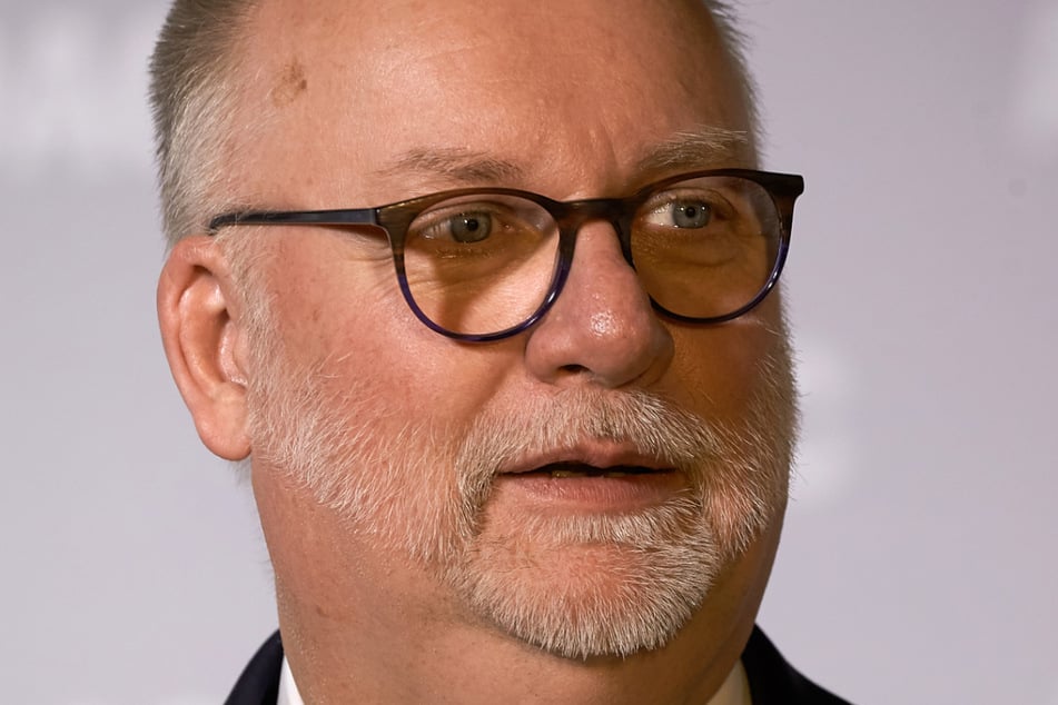 Gerhard Hillebrand (60) ist von seinem Amt als ADAC-Verkehrspräsident zurückgetreten.