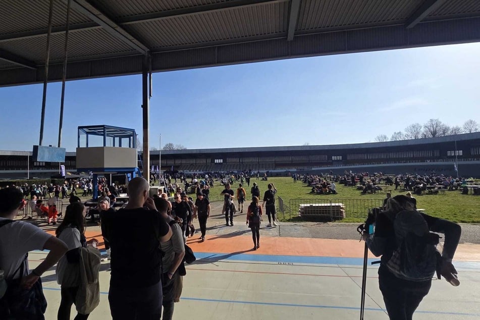 Die einzelnen Verpflegungspunkte waren gut gewählt. Für die 55-Kilometer-Läufer war der zweite Rast-Spot an der Radrennbahn nach 27 Kilometern.