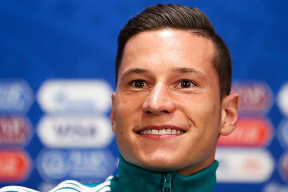 Gute Nachrichten vom Bundestrainer für Julian Draxler (24).