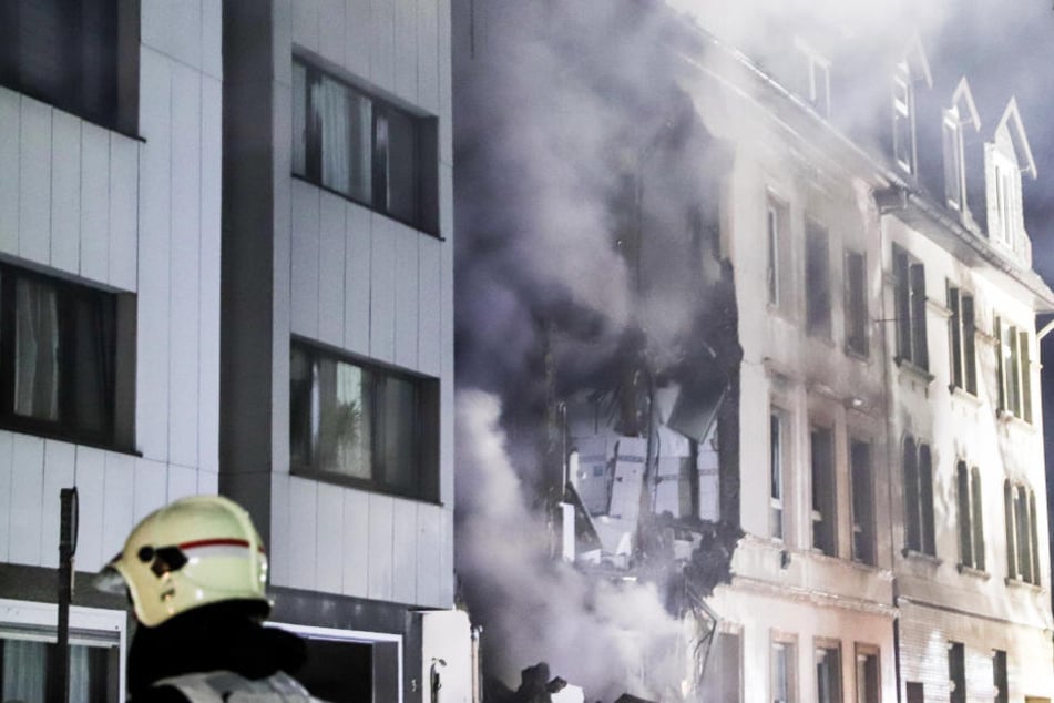 Ein Großaufgebot der Feuerwehr kämpfte gegen die Flammen.