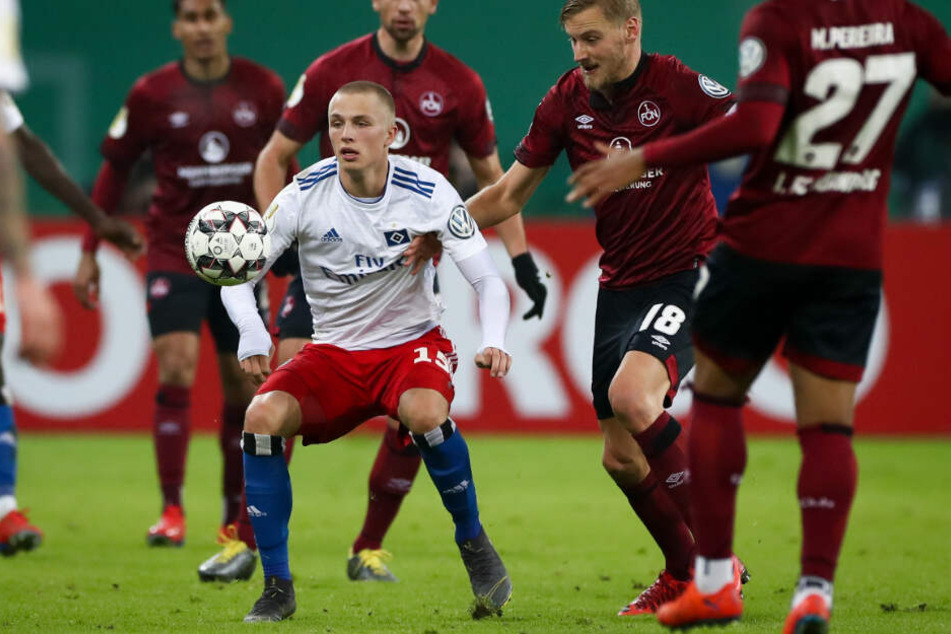 Fiete Arp hing im Angriff in der Luft. Gegen die Nürnberger Abwehr kam er in der ersten Halbzeit nicht zum Zuge.