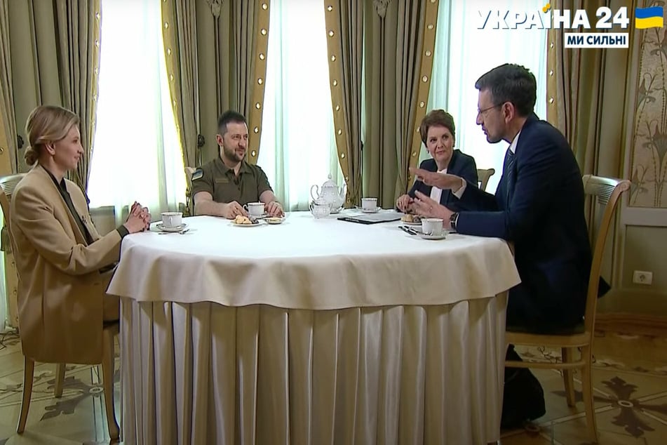 Olena Selenska (44) und Wolodmyr Selenskyj (44, v.l.) stellen sich den Fragen der TV-Journalisten.