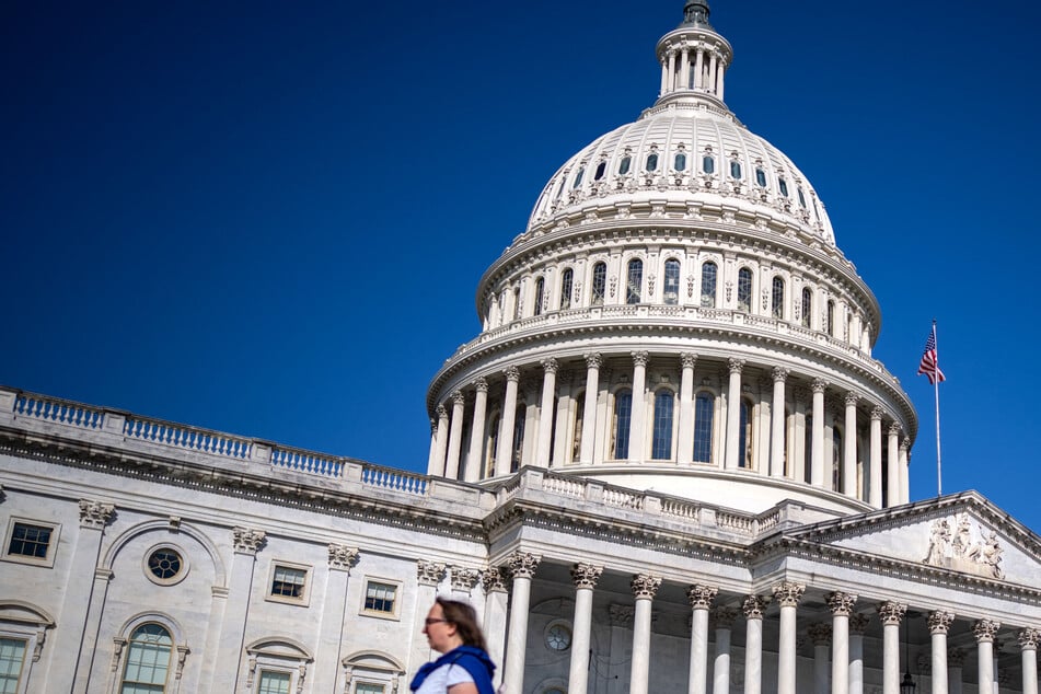 The House of Representatives on Friday unanimously approved a bill to boost Secret Service protection for presidential election candidates.