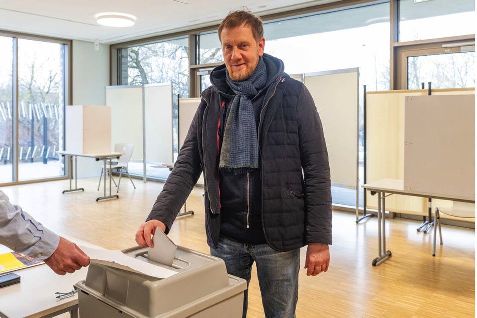 Sachsens Ministerpräsident Michael Kretschmer (49, CDU) bei der Stimmabgabe.