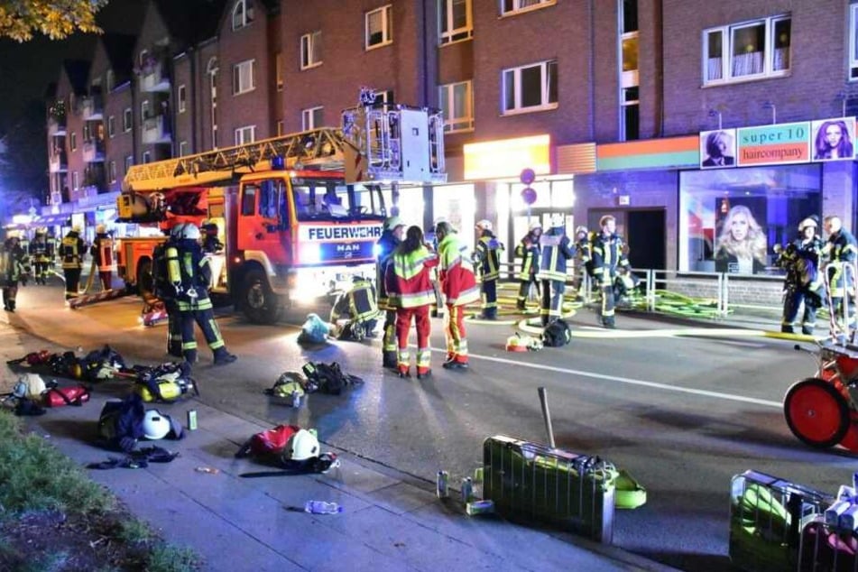 Die Feuerwehr rückte mit umfangreichen Material zum Einsatz aus.