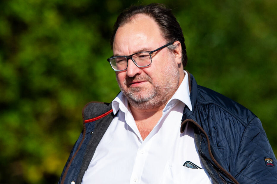 Uerdingens Präsident Mikhail Ponomarev wird auch nicht erfreut über die verlorene Zeit sein.