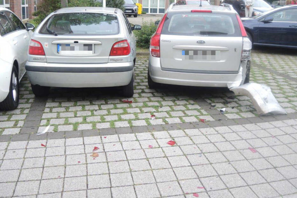 Eine 75-jährige Autofahrerin beschädigte beim Einpark-Versuch insgesamt zehn Fahrzeuge.