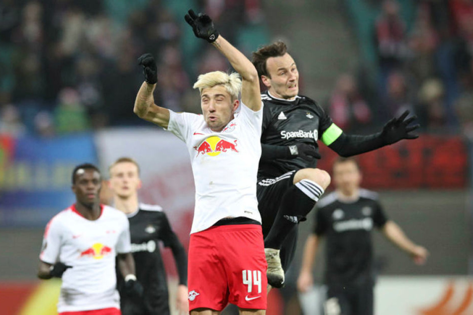 RB Leipzig (hier Kevin Kampl gegen Mike Jensen) kämpfte gegen den norwegischen Doublesieger Rosenborg Trondheim vergeblich.