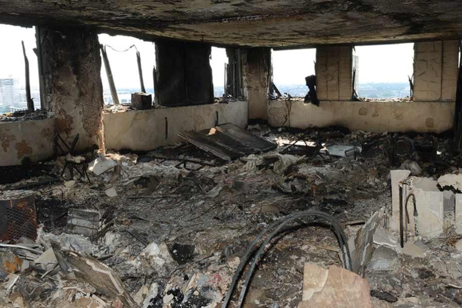 Das Feuer hat nichts übrig gelassen. Alles in dieser Wohnung ist verbrannt.