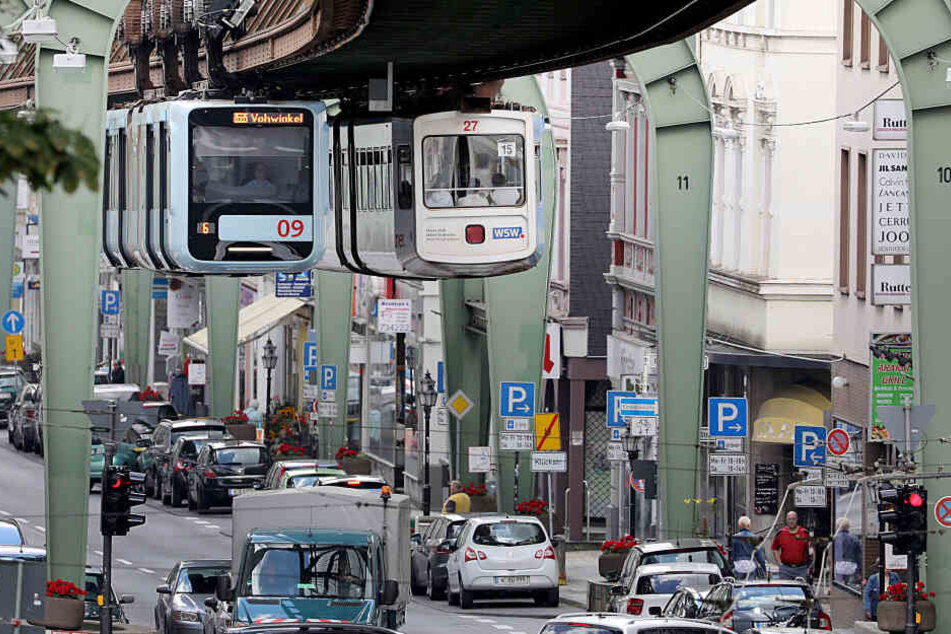 Die Wuppertaler Schwebebahn soll ab dem 1. August wieder fahren.