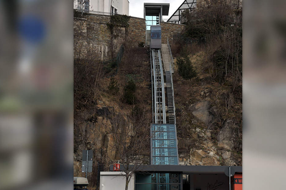 In Schwarzenberg gibt es bereits einen Fahrstuhl am Berg, er bringt Touristen und Einwohner hoch zur Altstadt und zum Schloß.