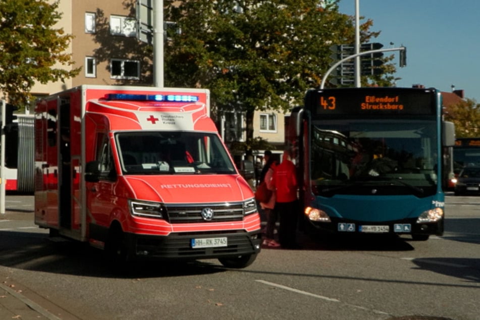 Bei einem Unfall in Hamburg-Harburg sind vier Personen verletzt worden.