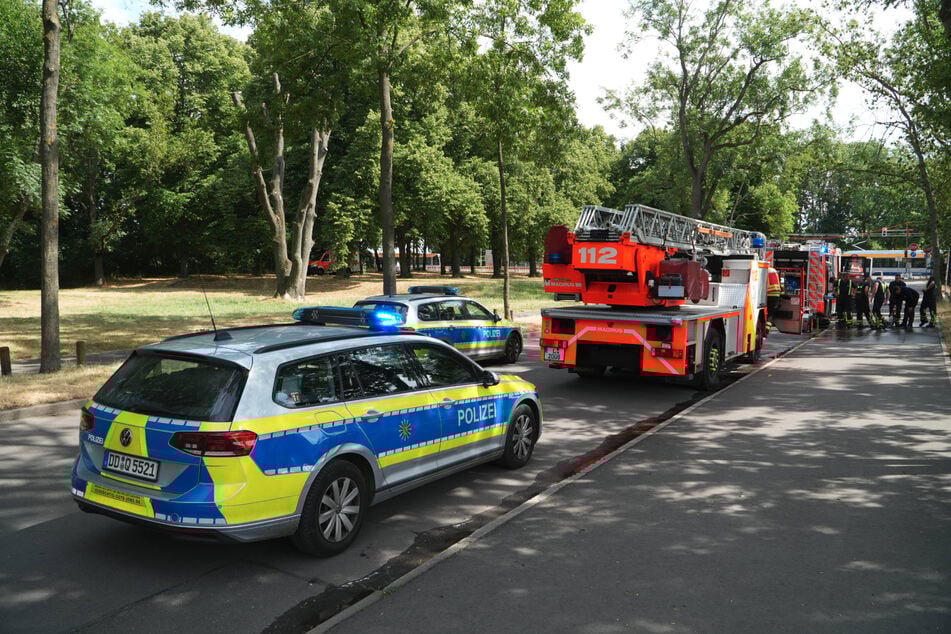 Leipzig: Gefährliche Situation: Feuerwehr muss Person aus Leipziger Kanal retten